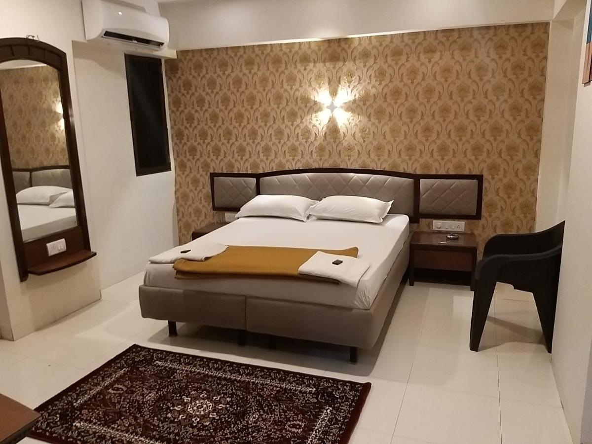 Hotel Ashoka Mire Buitenkant foto