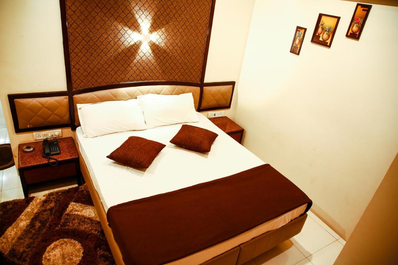 Hotel Ashoka Mire Buitenkant foto