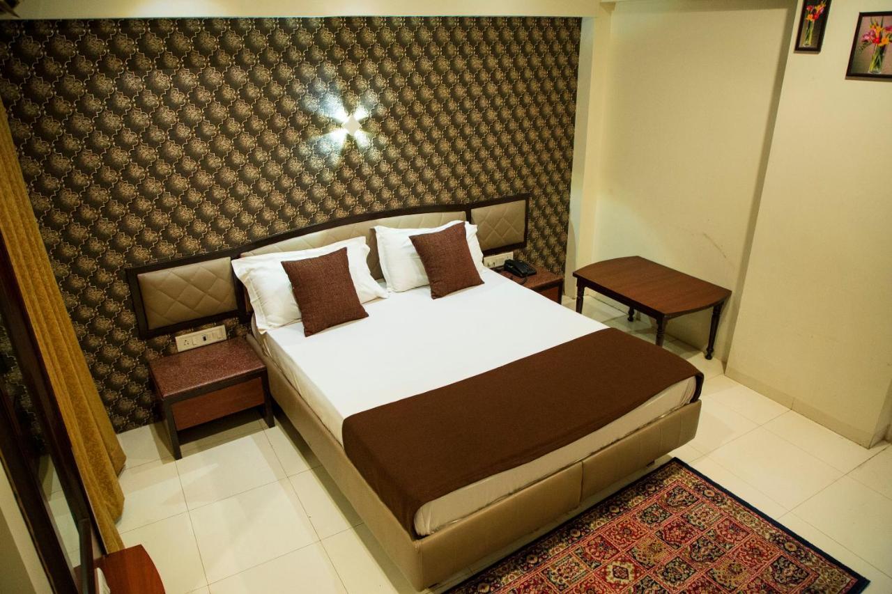 Hotel Ashoka Mire Buitenkant foto
